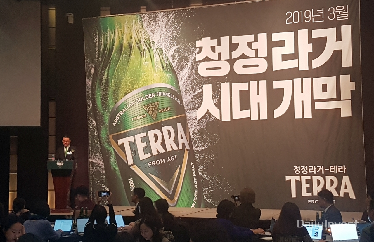 김인규 하이트진로 대표가 13일 서울 웨스틴조선호텔에서 열린 신규 맥주 브랜드 '테라' 출시 기자간담회에서 발언하고 있다.