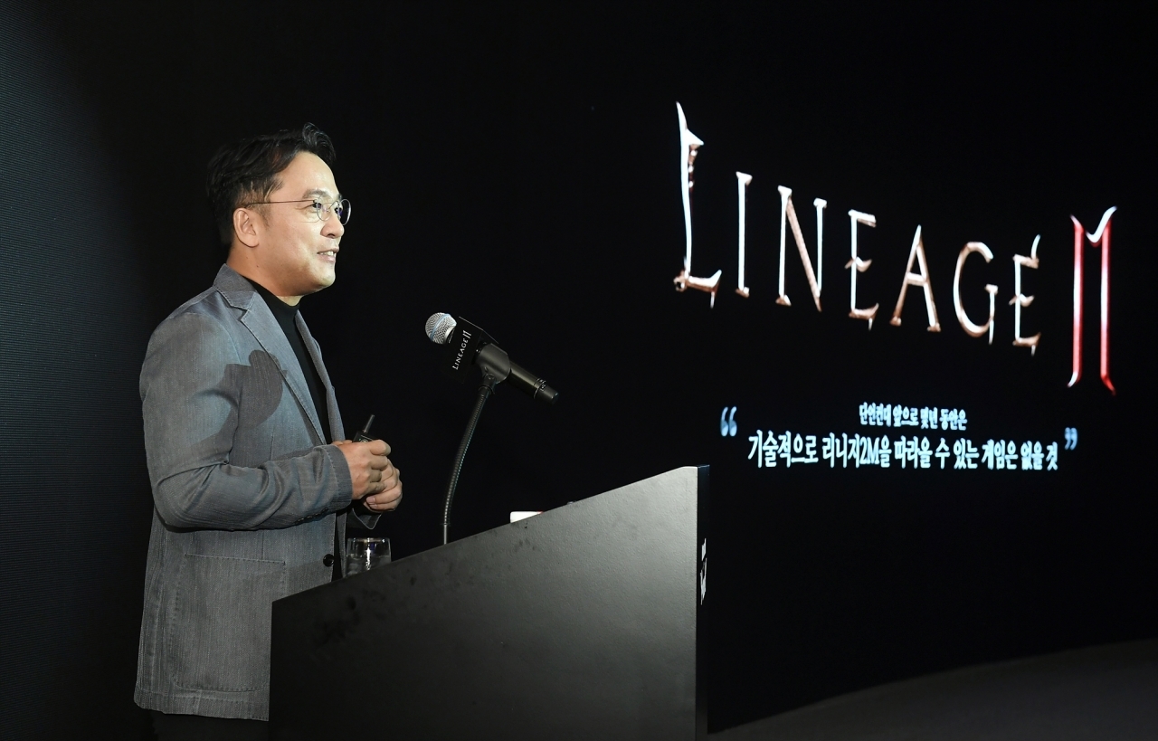 엔씨(NC) 김택진 CCO가 리니지2M 미디어 쇼케이스 '2nd IMPACT'에서 키노트 발표를 하고 있다.