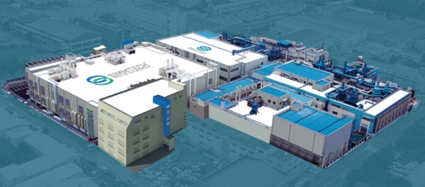 반도체 회로기판 제조기업 심텍은 올해 1분기 매출액이 2830억원으로 전년 동기대비 2.5% 감소했다. 그러나 영업이익은 153억원으로 12%나 늘어났다. 증권사의 잇단 하반기 고성장 전망으로 주가가 최고가를 경신하고 다시 신고가 행진을 어어 갈 수 있을지 주목된다. 사진은 심텍의 청주 본사. [사진 출처= 심텍]