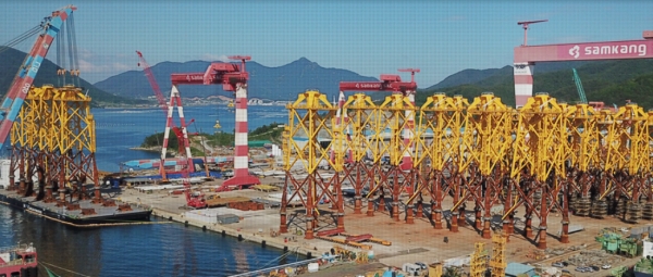 해상풍력 하부구조물 전문기업 삼강엠앤티는 올해 1분기 매출액이 1073억원으로 전년 동기대비 22% 감소했다. 그러나 영업이익은 115억원으로 30%나 증가했다. 올해 1조원 수주 전망으로 주가가 다시 재도약 할 수 있을지 주목된다. [사진 출처= 삼강엠앤티 홈페이지]