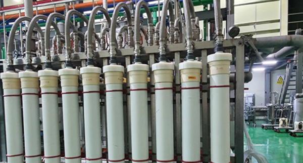 산업바이오 전문기업 아미코젠은 올해 2분기 매출액이 314억원으로 전년 동기대비 3.8% 증가했다. 그러나 영업이익은 4691만원에 그쳐 97%나 감소했다. 하반기 실적 성장 전망에 힘입어 주가가 다시 반등, 상승곡선을 다시 탈 수 있을지 주목된다. 사진은 아미코젠의 효소 및 단백질을 대량 생산하는 배양기. [사진 출처= 아미코젠]