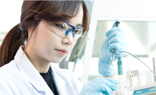 원료의약품 전문기업 에스티팜은 올해 2분기 매출액이 403억원으로 전년 동기대비 19.5% 증가했다. 영업이익은 48억원으로 흑자 전환했다. 올리고 위탁생산(CMO) 매출 증가가 2분기 호실적을 이끌었다. 하반기 흑자전환 전망으로 주가가 다시 재도약, 상승곡선을 이어 갈 수 있을지 주목된다. [사진 출처= 에스티팜 홈페이지]