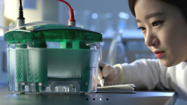 펩타이드 전문기업 케어젠은 올해 상반기 매출액 304억원, 영업이익 158억원을 기록했다. 전년 동기대비 매출은 8.35%, 영업이익은 8.53% 증가했다. 내년 실적 성장 전망으로 주가가 다시 반등, 상승곡선을 이어 갈 수 있을지 주목된다. [사진 출처= 케어젠]