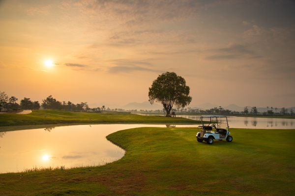 여행사 모두투어는 올해 3분기 매출액이 34억원으로 전년 동기대비 18% 증가했다. 영업이익은 101억원 손실로 적자 지속이다. 연말대비 잇단 해외여행 상품 출시에 힘입어 주가가 다시 반등할 수 있을지 주목된다. 사진은 모두투어가 올 겨울 출시한 치앙마이 골프 전세기 상품의 가산 파노라마 CC. [사진 출처= 모두투어]