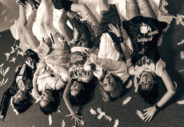 큐브엔터는 소속 연예인들의 국내외 음반 기획, 생산, 홍보, 공연, 매니지먼트 등의 사업을 영위하고 있다. 사진은 큐브엔터의 소속 아티스트인 (여자)아이들. [사진출처=큐브엔터]