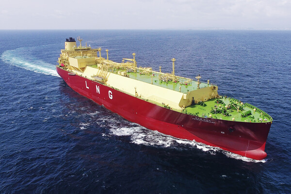 사진은 아비커스가 하이나스 2.0을 탑재한 대형상선의 자율운항 모습. [사진제공=아비커스]