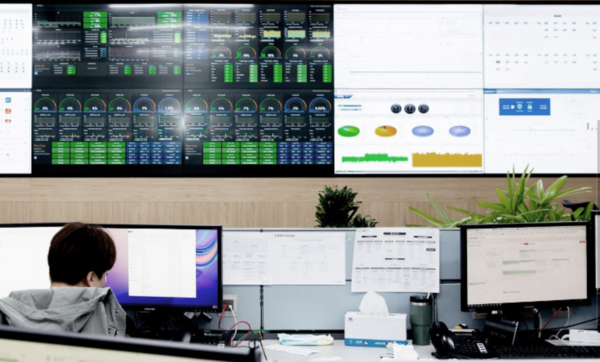 비즈니스 데이터 플랫폼 기업 쿠콘은 올해 3분기 매출액이 170억원으로 전년 동기대비 7.8% 증가했다. 영업이익은 52억원으로 19.2% 늘어났다. 매출액과 영업이익 모두 분기 최고 실적 달성이다. 사진은 쿠콘의 시스템통합관제센터. [사진 출처= 쿠콘]