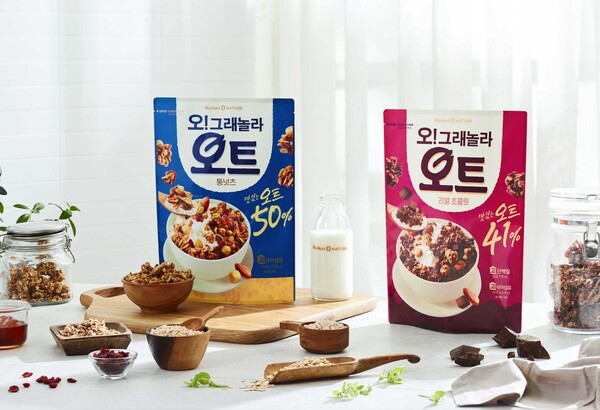 오리온은 간편식사대용식 전문 브랜드 ‘마켓오네이처’의 오트 특화 제품 ‘오!그래놀라 오트’ 2종(사진)을 출시했다고 2일 밝혔다. [사진제공=오리온]