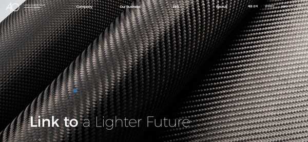 1984년 설립된 한국카본은 탄소섬유강화플라스틱(CFRP)·유리섬유강화플라스틱(GFRP) 등 복합소재를 연간 약 21만㎢를 생산하는 국내 1위 기업이다. CFRP는 무게가 강철의 5분의 1 수준이면서 강도는 강철의 10배 이상인 복합소재로 낚싯대부터 자동차 경량화소재, 액화천연가스(LNG) 운반선 저장탱크까지 사용된다. [사진출처=한국카본]