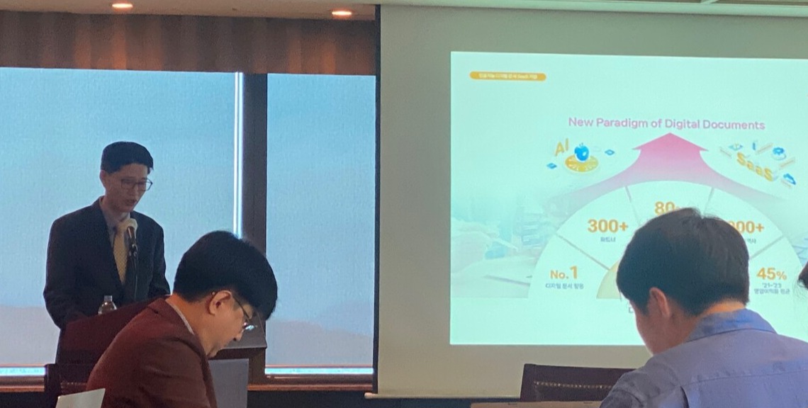 전경헌 사이냅소프트 대표가  4일 서울 여의도에서 개최된 기업공개(IPO) 기자간담회에서 상장 후 포부를 밝히고 있다. [사진=한은정 기자]