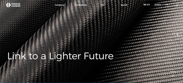 1984년 설립된 한국카본은 탄소섬유강화플라스틱(CFRP)·유리섬유강화플라스틱(GFRP) 등 복합소재를 연간 약 21만㎢를 생산하는 국내 1위 기업이다. CFRP는 낚싯대부터 자동차 경량화소재, 액화천연가스(LNG) 운반선 저장탱크까지 사용된다. [출처=한국카본]