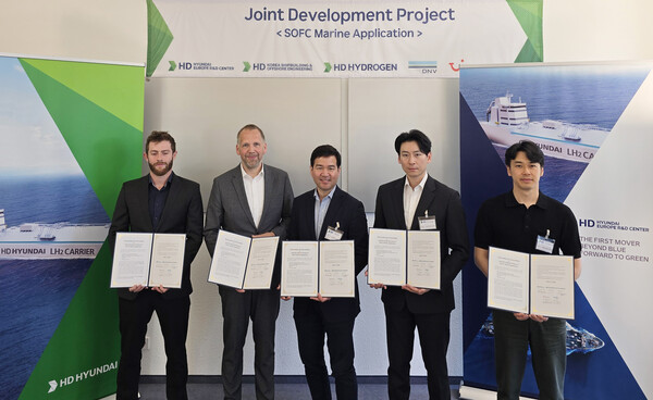 HD현대가 독일 뒤셀도르프에 위치한 HD유럽연구센터에서 SOFC 시스템의 크루즈선 적용을 위한 공동개발 협약을 체결했다. [사진제공=HD현대]