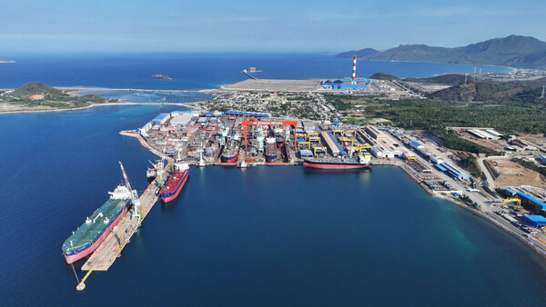 HD현대는 12일 한국을 국빈 방문한 또럼(Tô Lâm) 베트남 당서기장 주관으로 실시된 기업간담회에 참석해 상호 협력 방안을 논의했다고 밝혔다. 사진은 HD현대베트남조선 야드 전경. [사진제공=HD현대]